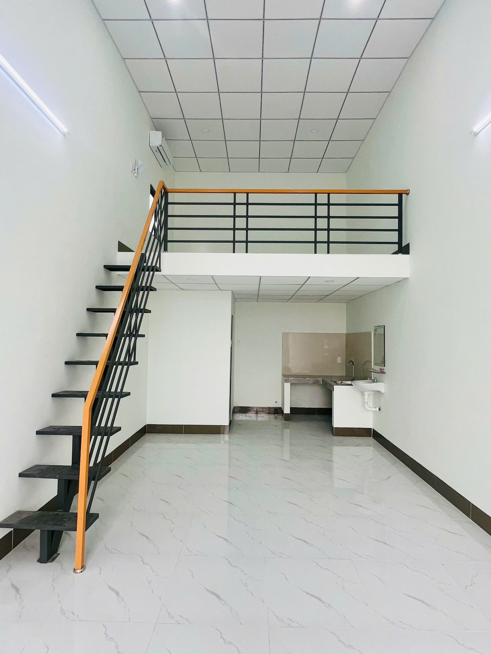 Cho thuê nhà trệt, 1 lửng, mặt tiền mới 100%, khu dân cư Hồng Loan 5C, Cần Thơ