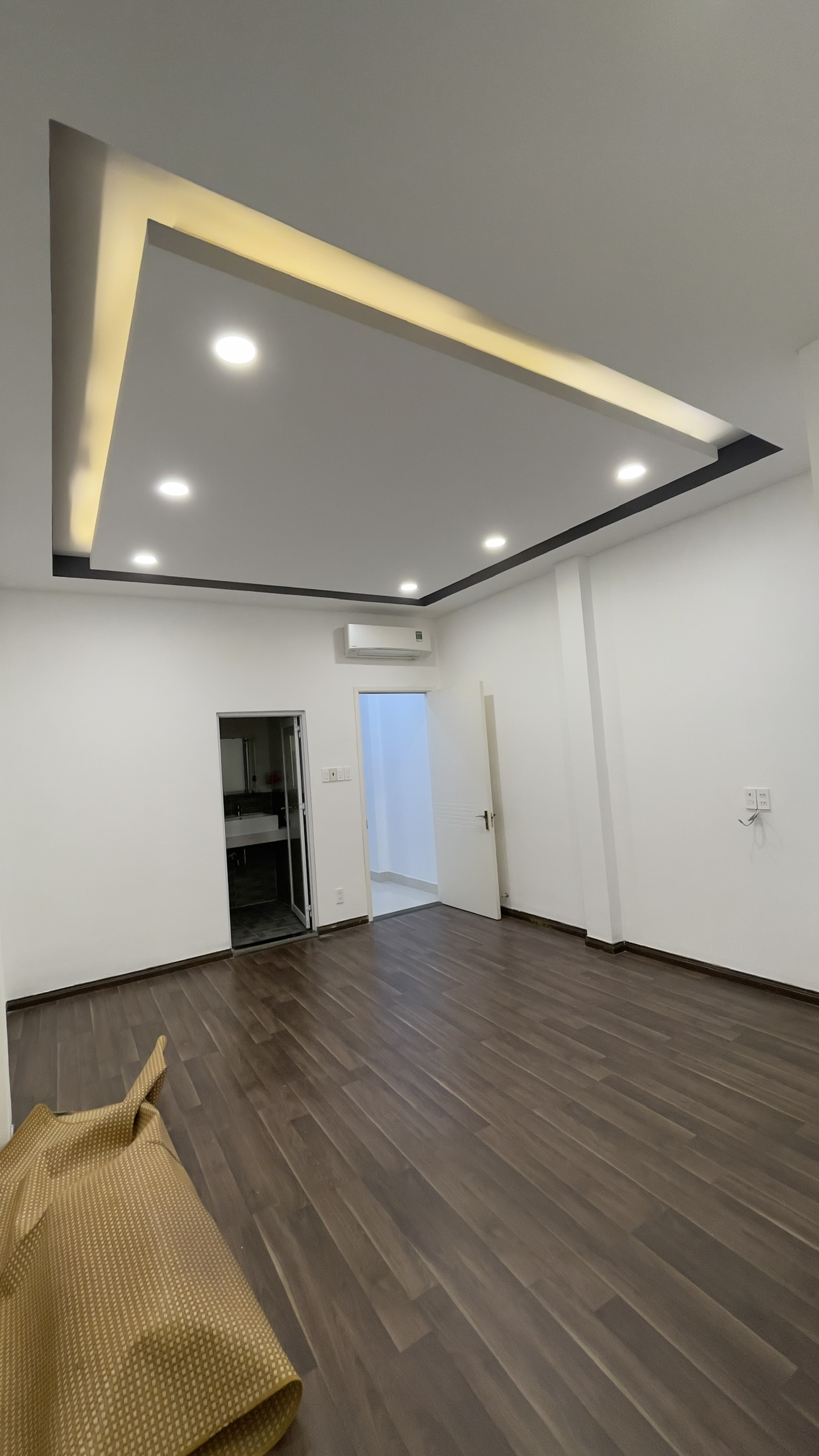 Bán nhà hẻm xe hơi 466 Lê Quang Định, Bình Thạnh, 3 tầng, giá 27 triệu/tháng