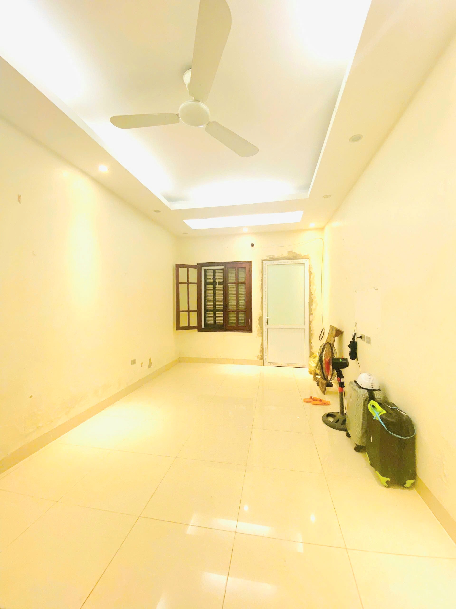 Cho thuê nhà/MBKD/Văn phòng tầng 1 mặt ngõ thông, ô tô tránh phố Lạc Trung, 40m2 mặt tiền 6m, giá 7 triệu/tháng