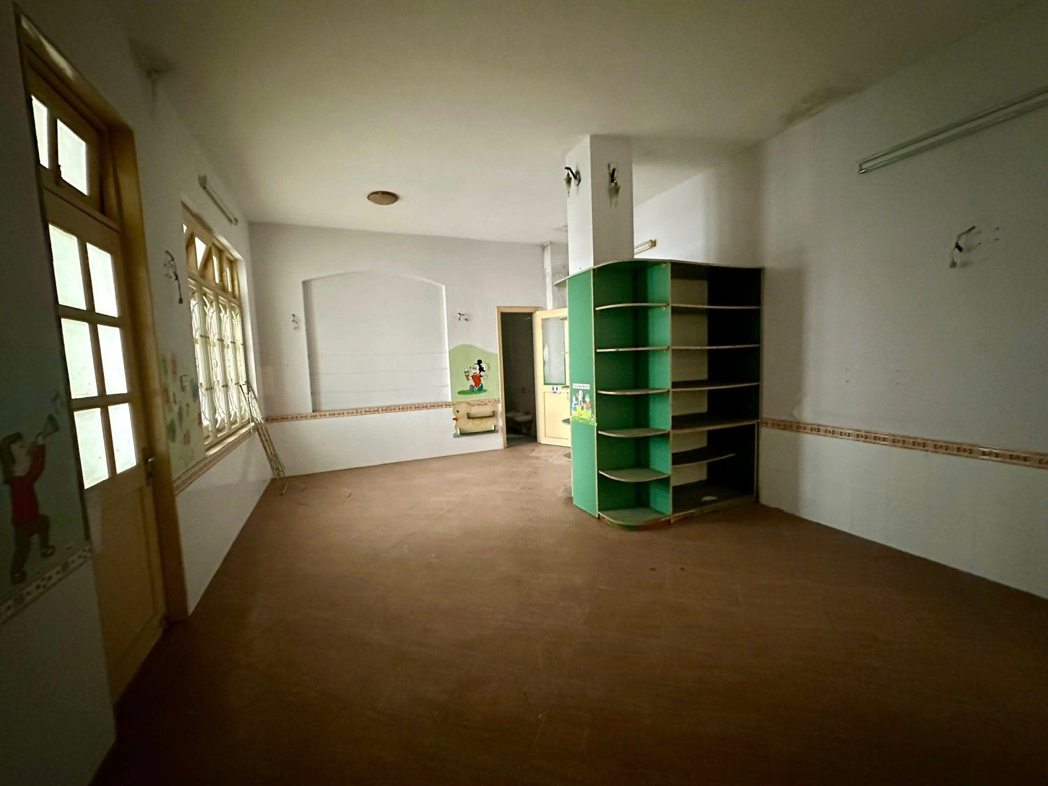 Kho bãi 40 Nguyễn Văn Đậu, phường 5, Phú Nhuận trệt lầu suốt, giá 120 triệu/tháng