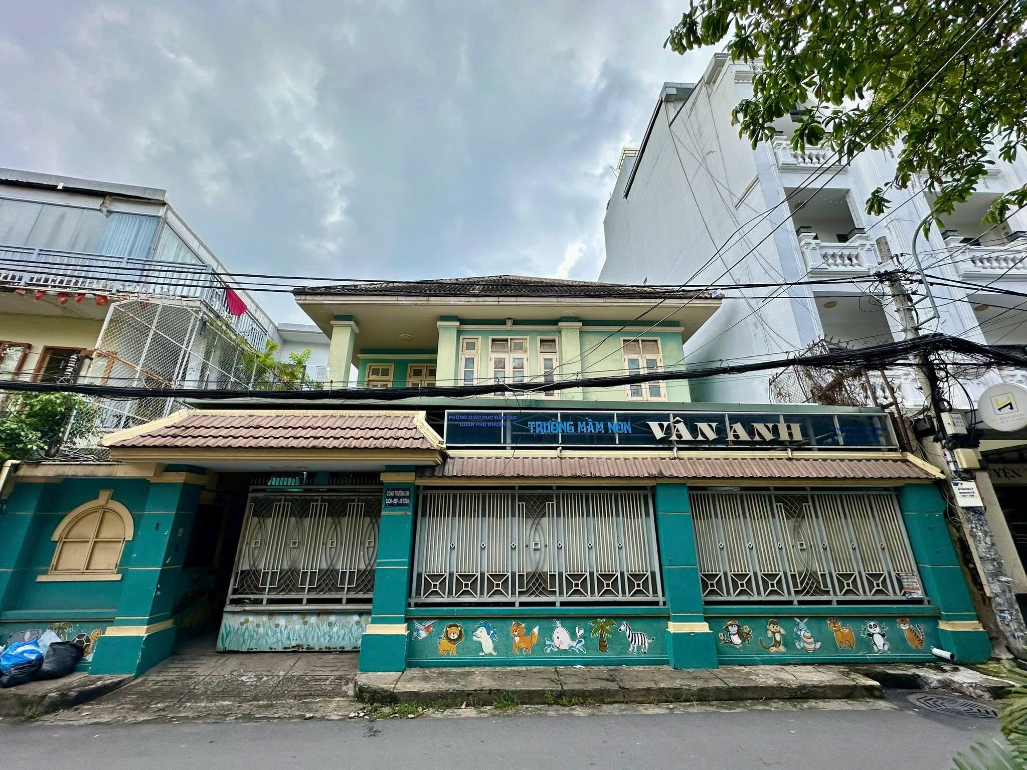 Kho bãi 40 Nguyễn Văn Đậu, phường 5, Phú Nhuận trệt lầu suốt, giá 120 triệu/tháng