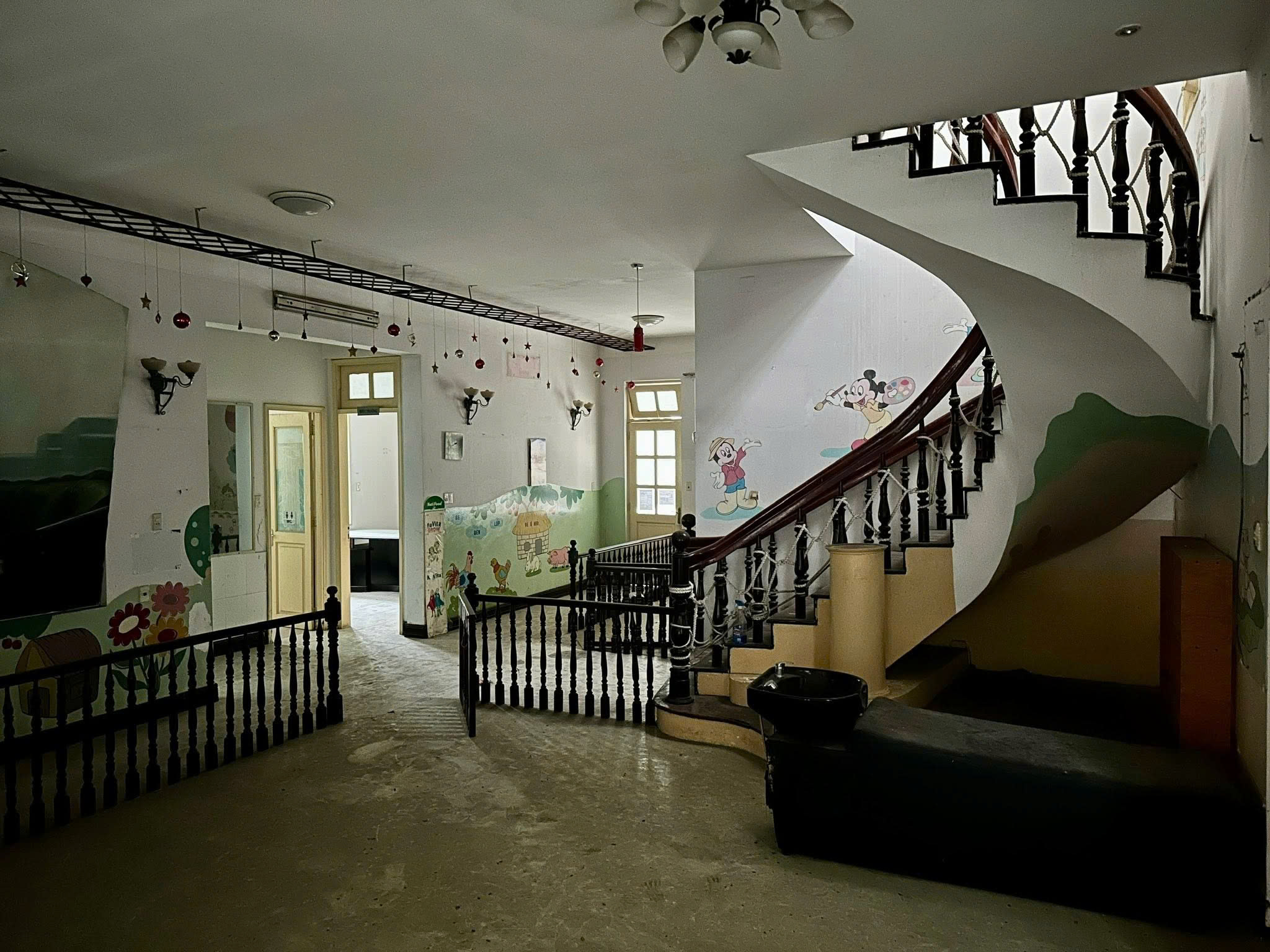 Kho bãi 40 Nguyễn Văn Đậu, phường 5, Phú Nhuận trệt lầu suốt, giá 120 triệu/tháng