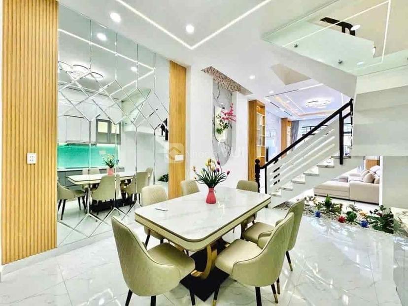 Bán nhà quận 4, vị trí đẹp, giá 3,55 tỷ, hẻm xe hơi, cần bán gấp