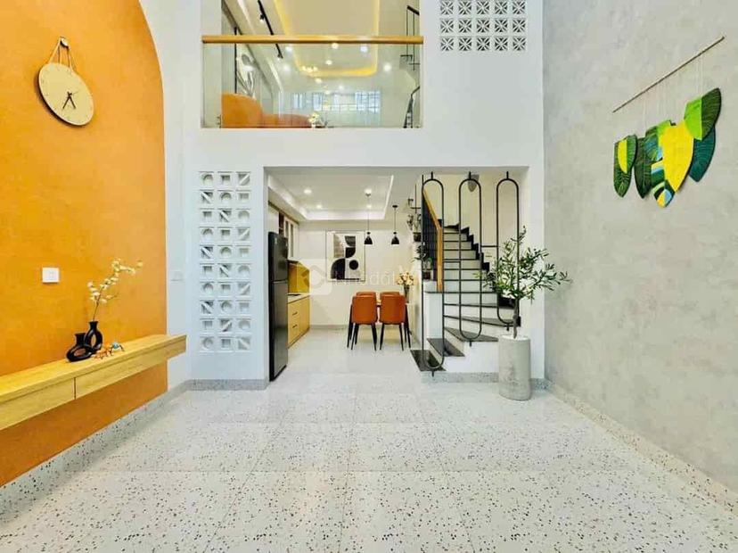 Nhà đẹp giá rẻ 42m2 Nguyễn Thiện Thuật, phường 1, quận 3. Xây 1 trệt, 1 lửng 2 lầu, giá 2,45 tỷ sổ riêng