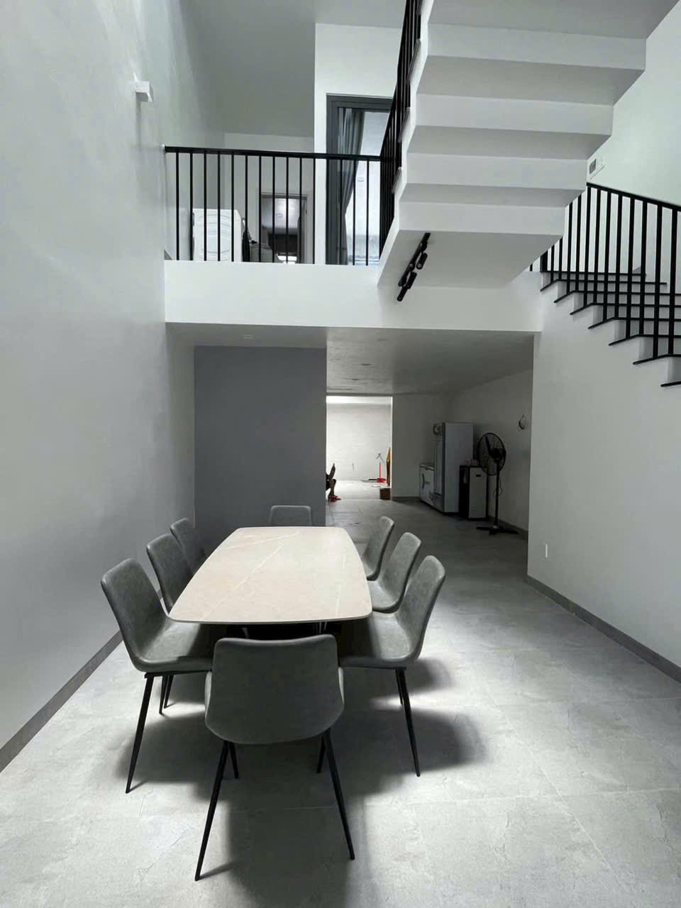 Nhà rộng, thiết kế thông thoáng, vị trí đẹp, phù hợp ở gia đình, mở văn phòng, shop online