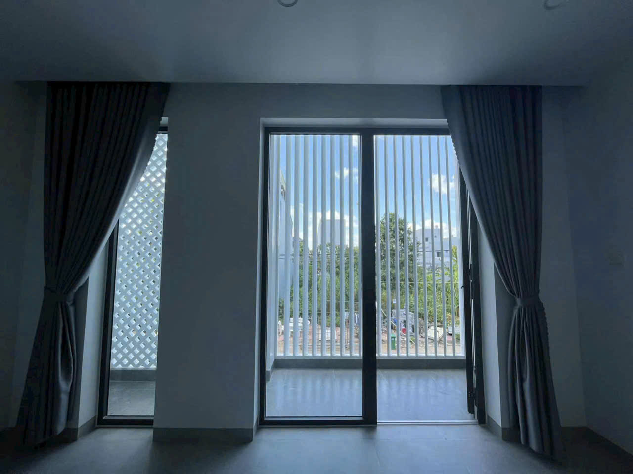 Nhà rộng, thiết kế thông thoáng, vị trí đẹp, phù hợp ở gia đình, mở văn phòng, shop online