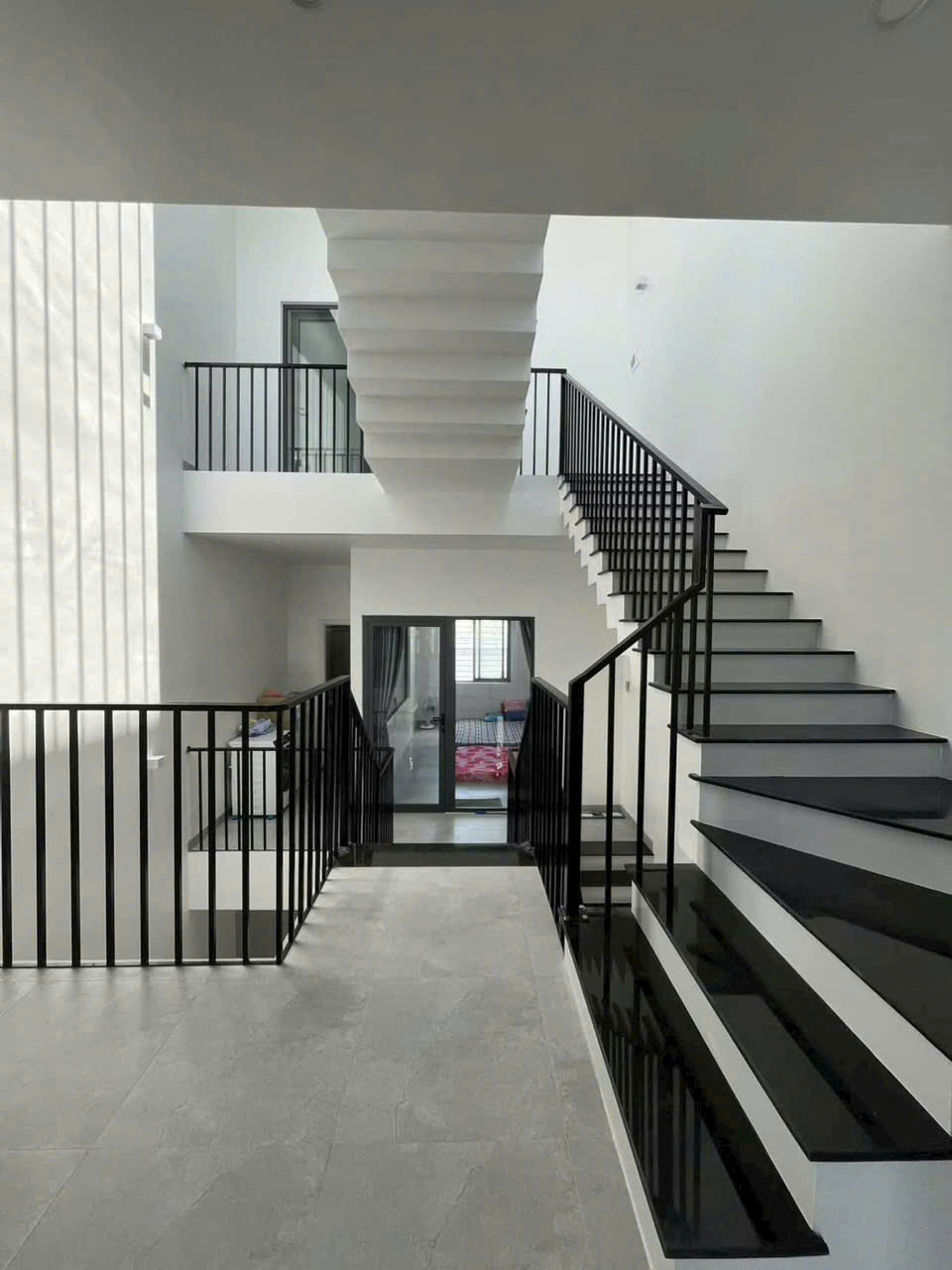 Nhà rộng, thiết kế thông thoáng, vị trí đẹp, phù hợp ở gia đình, mở văn phòng, shop online