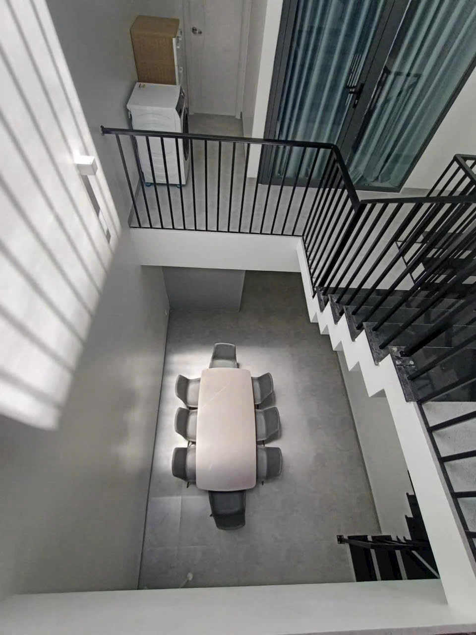 Nhà rộng, thiết kế thông thoáng, vị trí đẹp, phù hợp ở gia đình, mở văn phòng, shop online