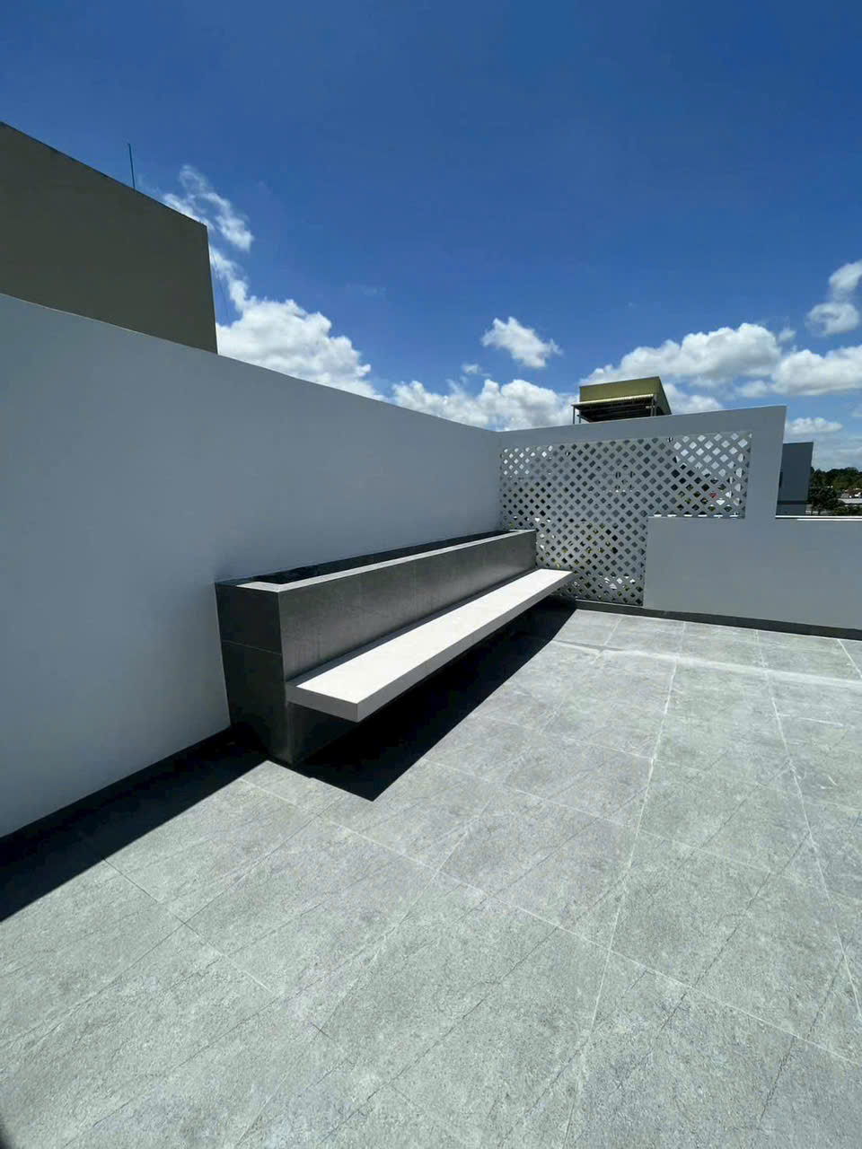 Nhà rộng, thiết kế thông thoáng, vị trí đẹp, phù hợp ở gia đình, mở văn phòng, shop online