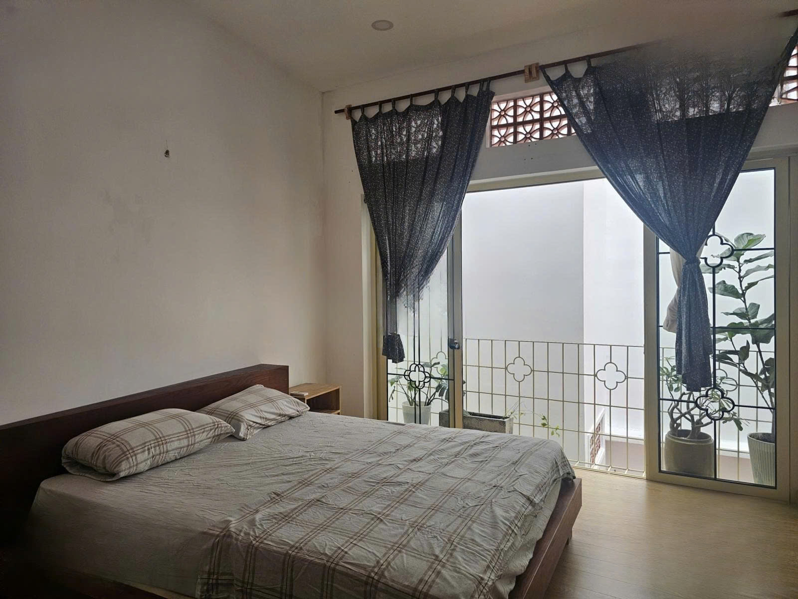 286 Nam Kỳ Khởi Nghĩa Quận 3 (4,2x11m), 2 tầng 2 phòng ngủ, 3wc. Giá 18 triệu tháng