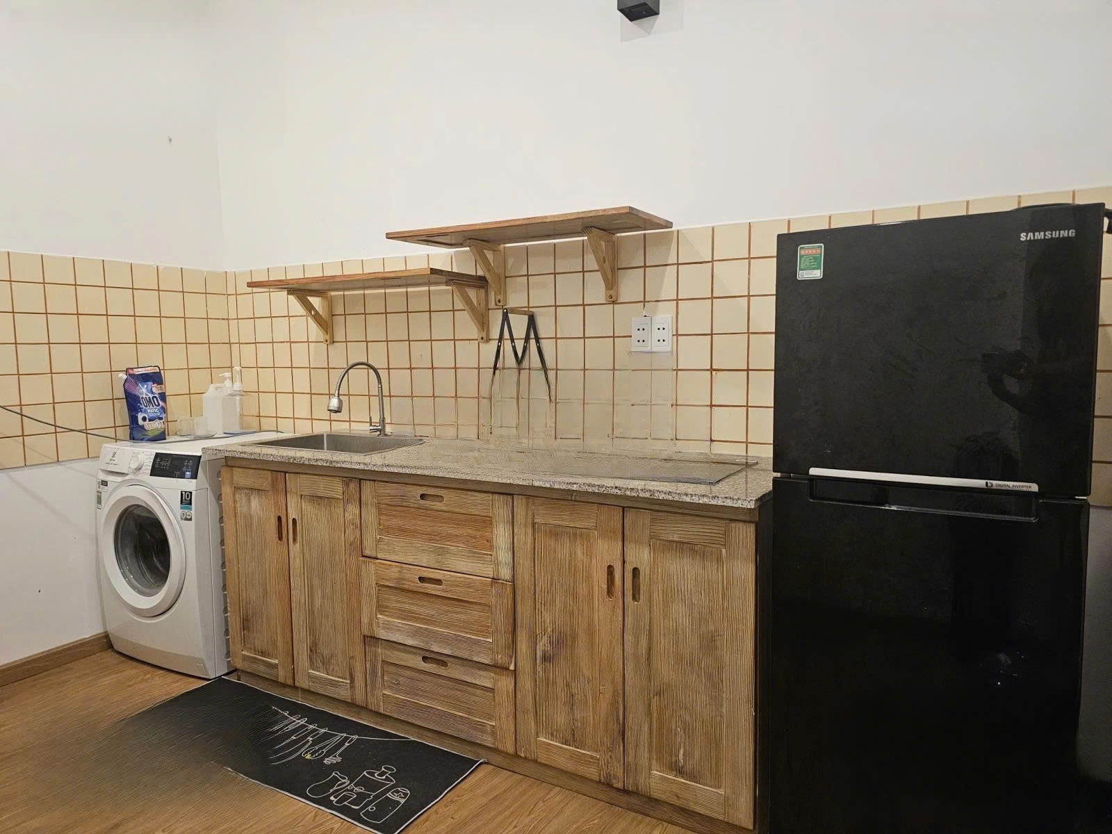 286 Nam Kỳ Khởi Nghĩa Quận 3 (4,2x11m), 2 tầng 2 phòng ngủ, 3wc. Giá 18 triệu tháng