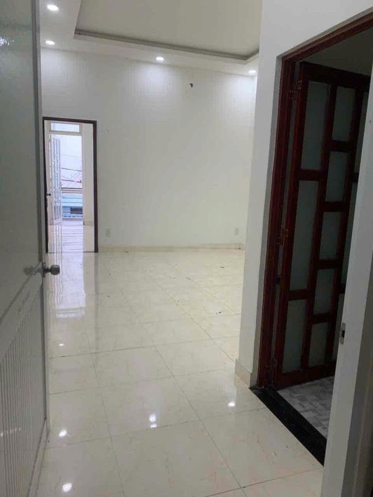 354 Phan Văn Trị, Phường 11, Bình Thạnh, (4,5x20m), 2 tầng, 3 phòng ngủ, 3 phòng ngủ, 3wc vào ở ngay. Giá 19 triệu tháng