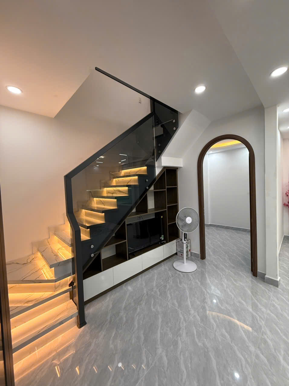 Gần Âu Cơ, 35m2 nở hậu, 3 ngủ, mới keng, chỉ 4,75 tỷ, dọn vào ở ngay