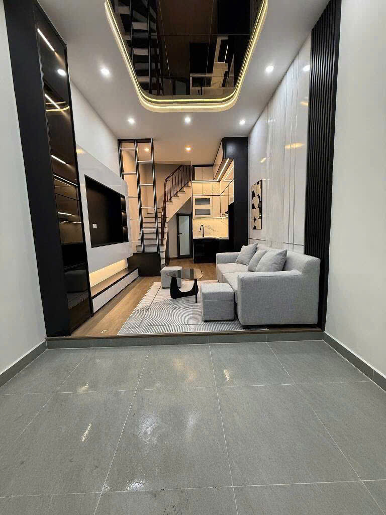 Nhà xây mới 5 tầng, thiết kế hiện đại, công năng cực kỳ hợp lý