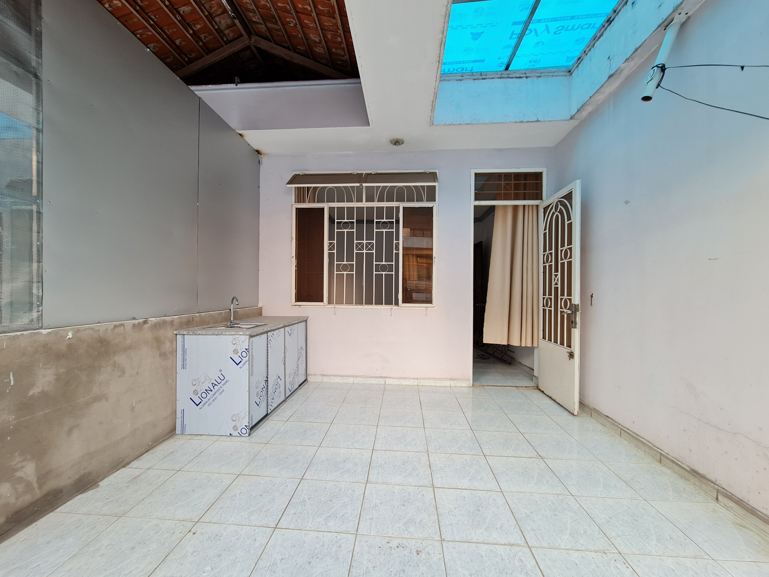 Phòng trọ cao cấp có ban công tách bếp, thoáng rộng quận 7, diện tích lớn có NTCB 30m2