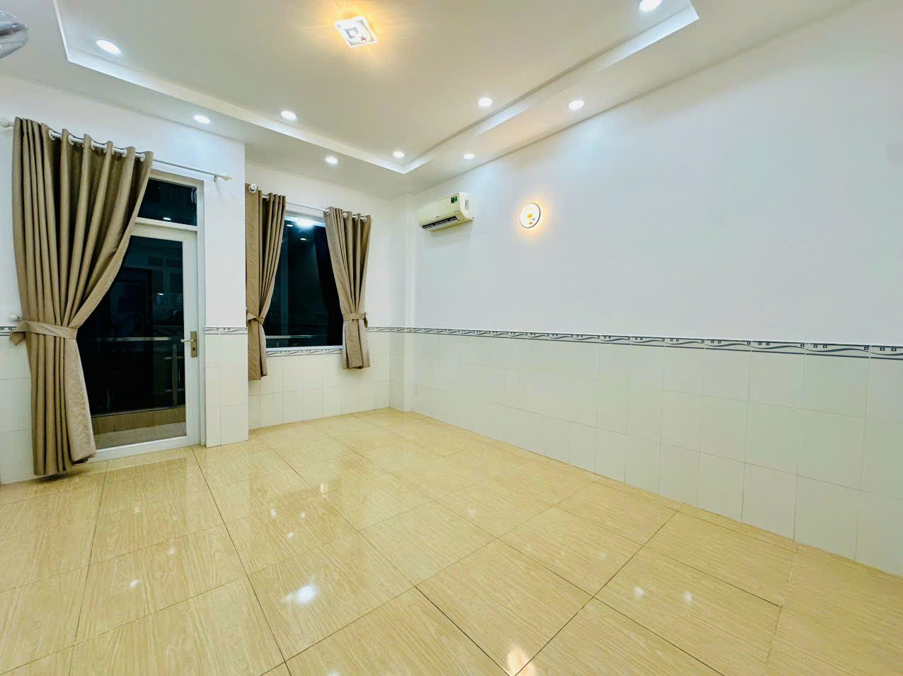 Cần tiền bán gấp nhà Sư Vạn Hạnh, Phường 12, Quận 10, giá 4,99 tỷ