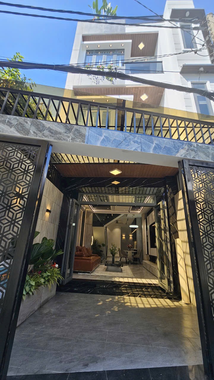 Nhà đẹp - trung tâm quận 7 - 4 tầng mới vào ở ngay - full nội thất xịn