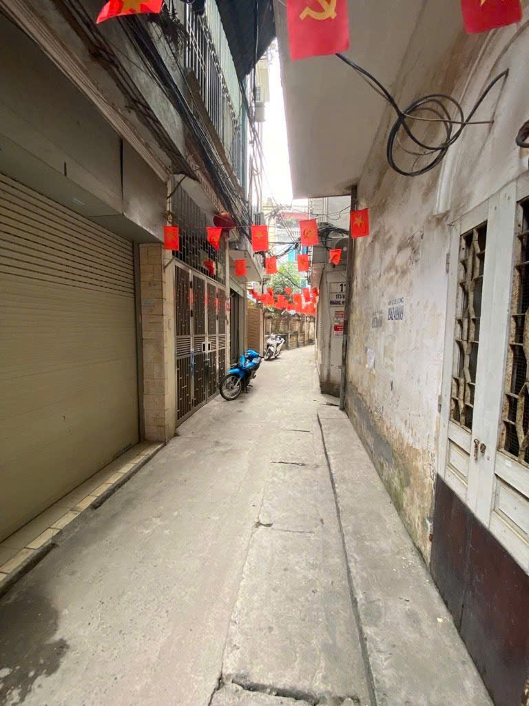 Nhà Hoàng Hoa Thám – 30m² x 5 tầng – ngõ thông – 3 ngủ – ở cho thuê đều đẹp