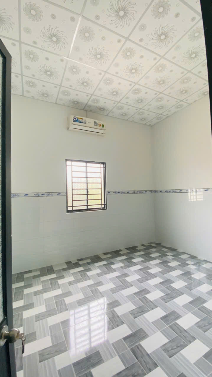 Nhà mới, vị trí đẹp, đầy đủ tiện nghi, phù hợp ở gia đình hoặc làm văn phòng công ty