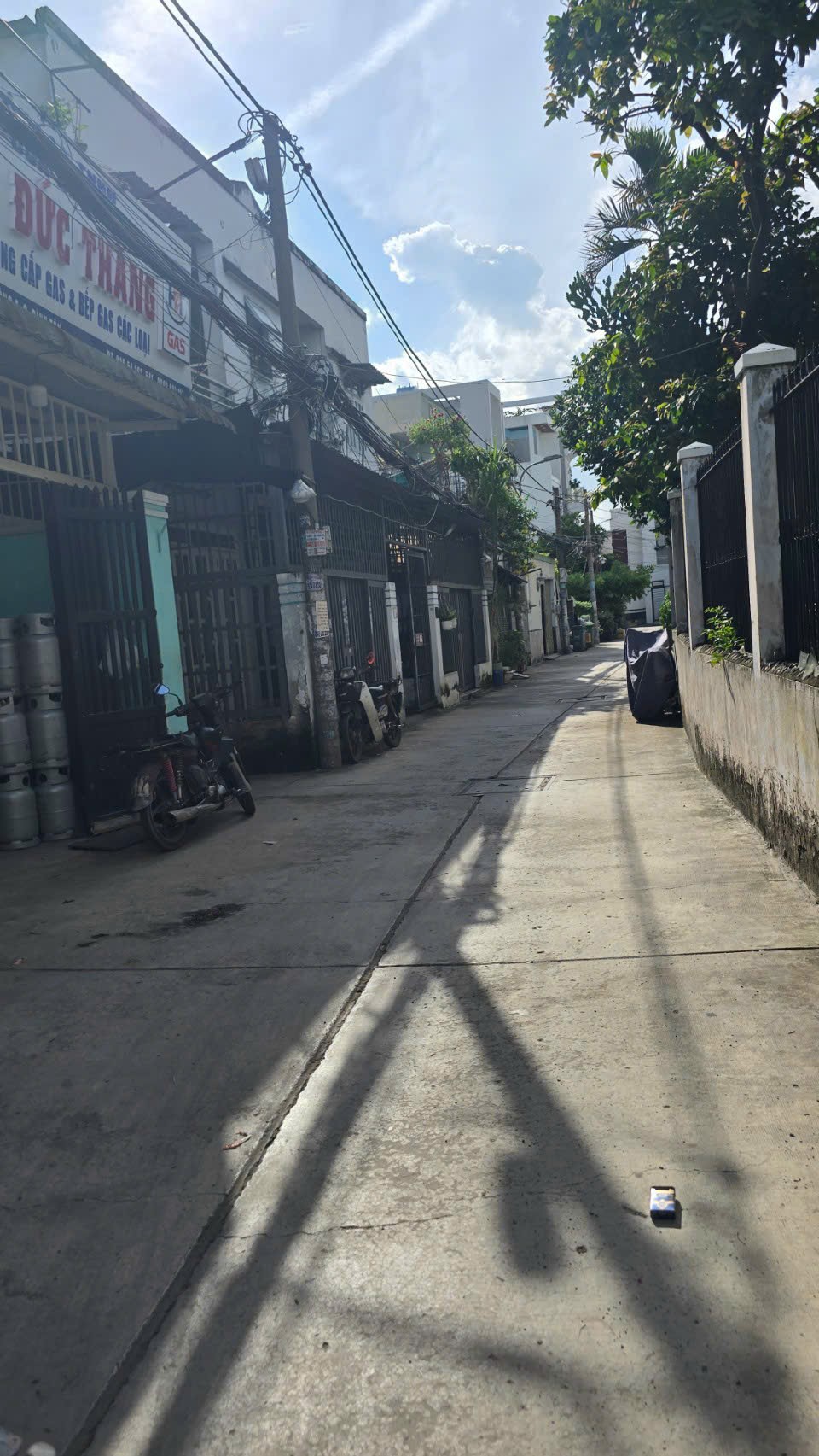 Nhà đẹp giá rẻ Bình Chánh, chỉ 2 tỷ gần chợ đêm, diện tích 100m2