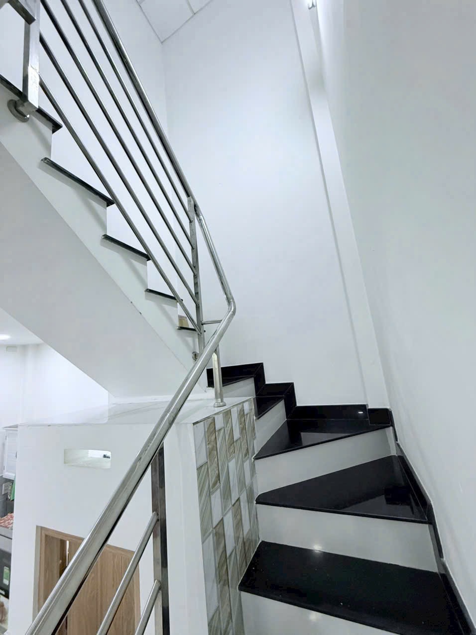 Bán nhà Bình Tân, diện tích 32,2m2, 1 phòng ngủ giá 1,7 tỷ gần Aeon Mall