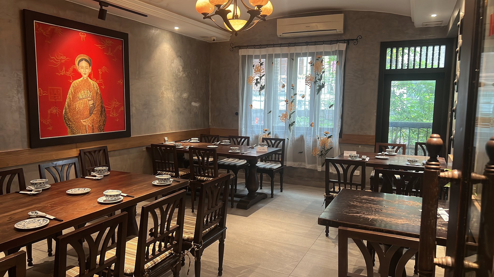 Bán biệt thự phố Đội Cấn, 140m2, 4 tầng, mặt tiền 11m, gara ô tô, kinh doanh