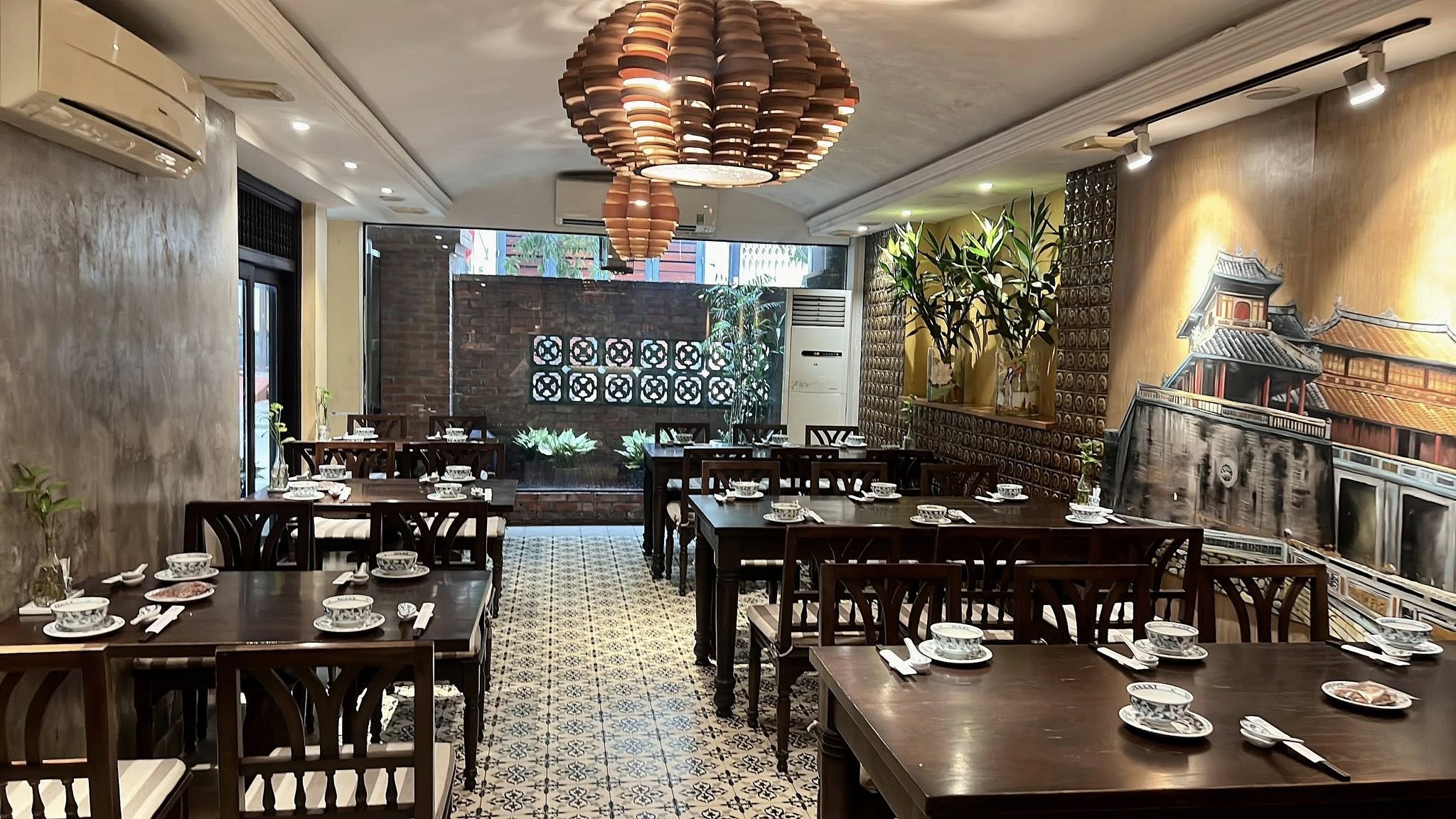 Bán biệt thự phố Đội Cấn, 140m2, 4 tầng, mặt tiền 11m, gara ô tô, kinh doanh