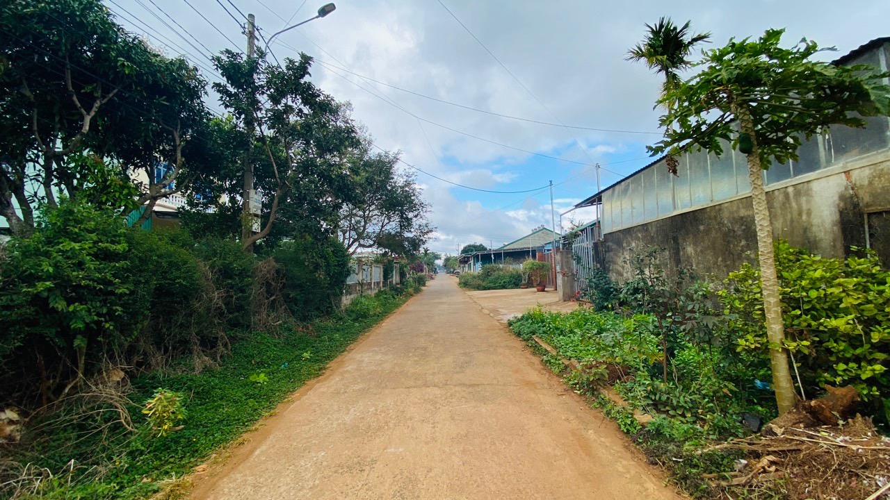 Bán gấp đất vàng góc 2 mặt tiền hẻm cấp 1 Nguyễn Lương Bằng, Đắk Lắk, giá sốc 2.25 tỷ