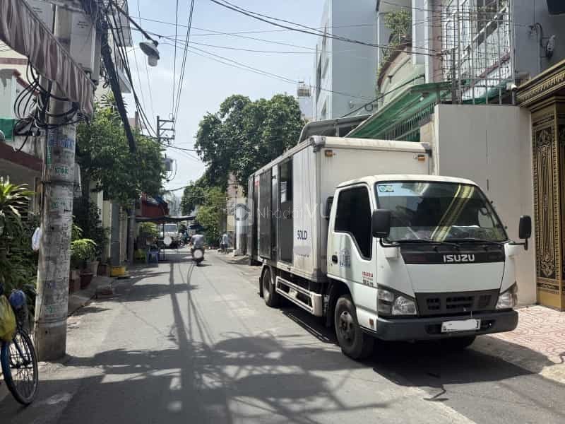 Nhà cấp 4 cũ tiện xây mới, khu nhà cao tầng thoáng mát, yên tĩnh, dân trí cao