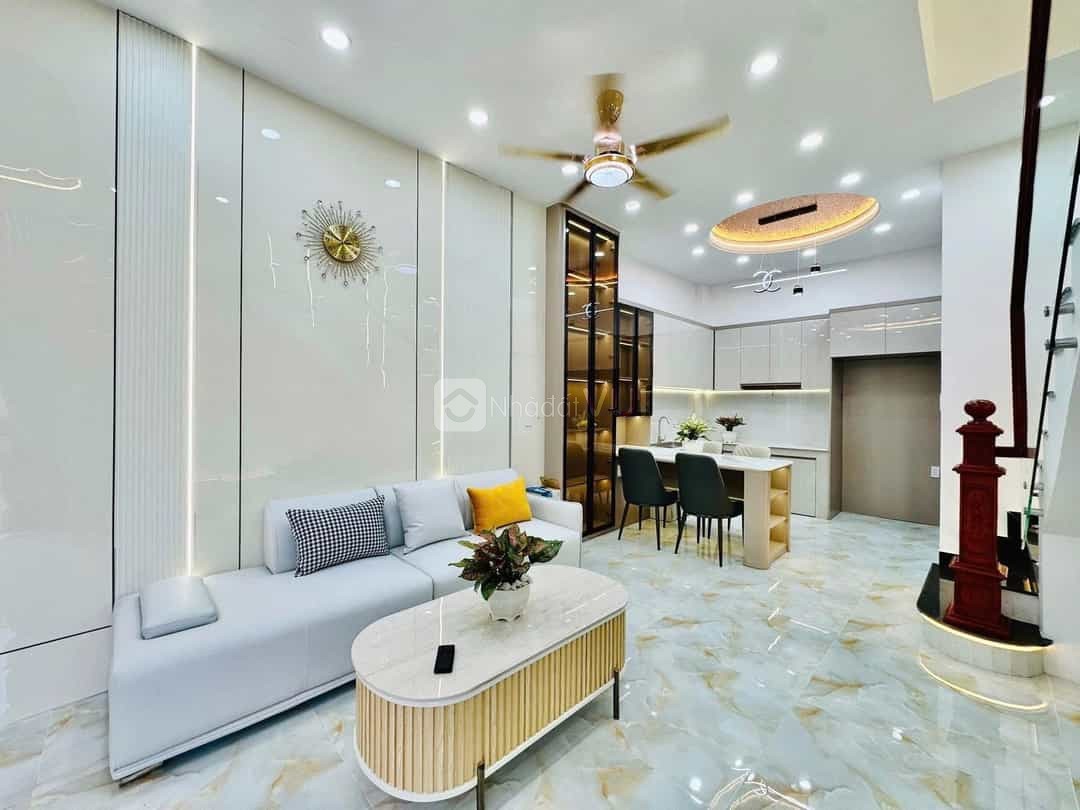 Bán nhà đẹp, sổ riêng ở Đinh Tiên Hoàng, phường 3, Bình Thạnh