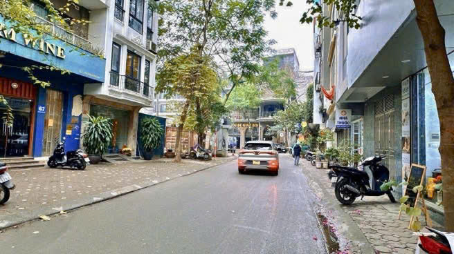 Nhà đẹp 5 tầng ngõ 279 Đội Cấn – ngõ thông – gần ô tô – mặt tiền rộng 4.2m