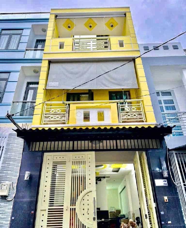 Cô chú bán gấp nhà 3 lầu đầy đủ nội thất hẻm xe tải con, 50m2, Hoàng Việt, phường 4, Tân Bình