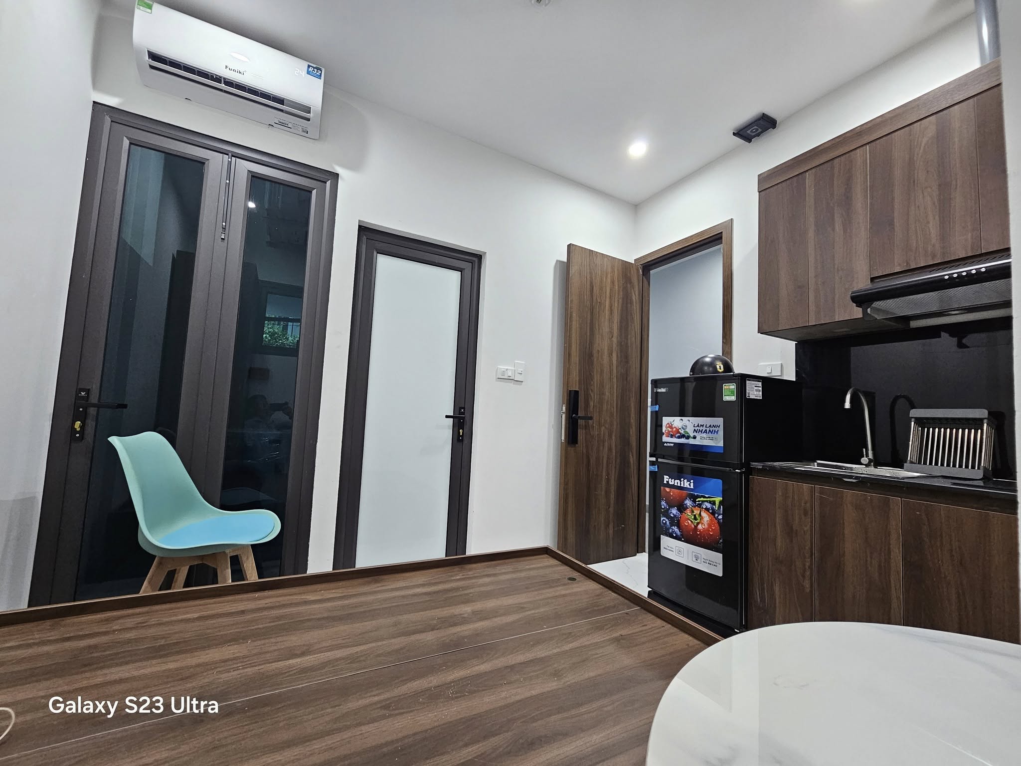 Bán tòa nhà căn hộ dịch vụ đường Hoàng Hoa Thám, 130m2 - 6 tầng, thang máy, 27 phòng