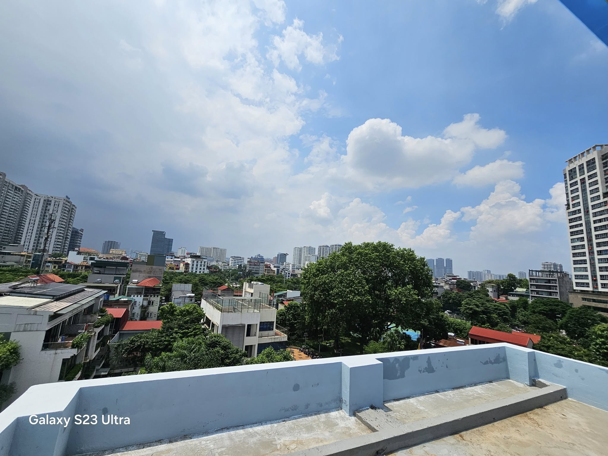 Bán tòa nhà căn hộ dịch vụ đường Hoàng Hoa Thám, 130m2 - 6 tầng, thang máy, 27 phòng