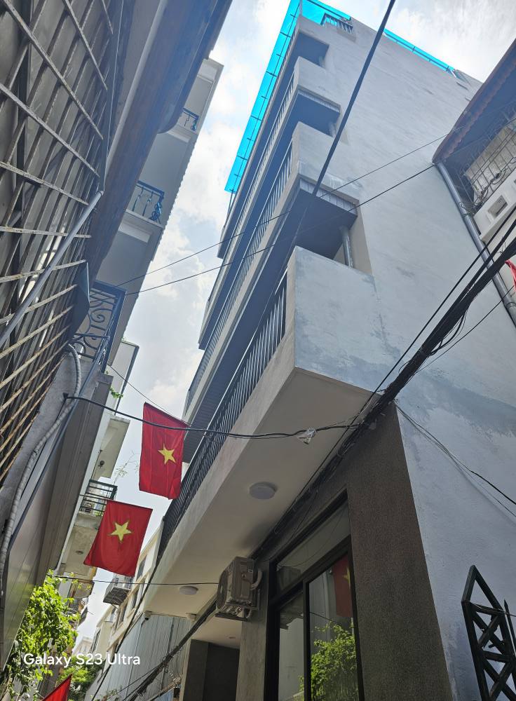 Bán tòa nhà căn hộ dịch vụ đường Hoàng Hoa Thám, 130m2 - 6 tầng, thang máy, 27 phòng