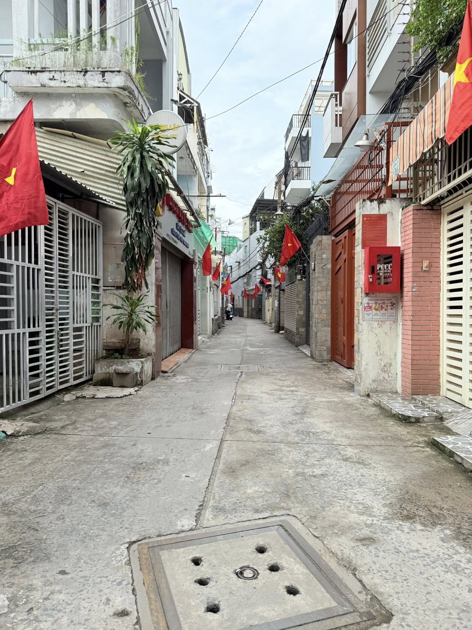 Trục xuyên tâm 32 - 50m2 x 4 tầng, 4 phòng ngủ - không quy hoạch, lộ giới - thoáng 2 mặt - giá như mơ