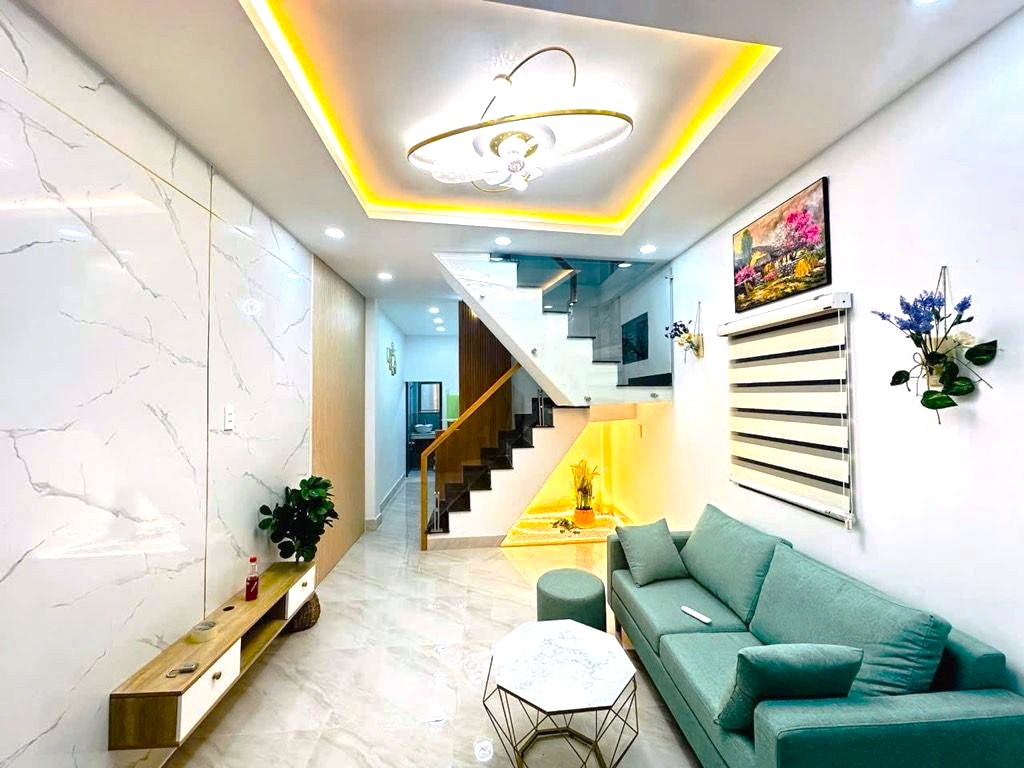 Căn góc Nguyễn Trọng Tuyển – 2 mặt thoáng, 3 phút sân bay, nhà 3 tầng ở rất sướng