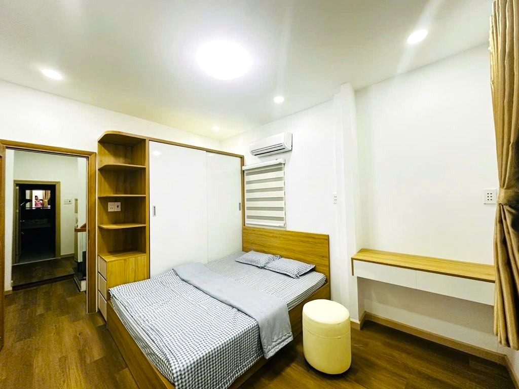Căn góc Nguyễn Trọng Tuyển – 2 mặt thoáng, 3 phút sân bay, nhà 3 tầng ở rất sướng