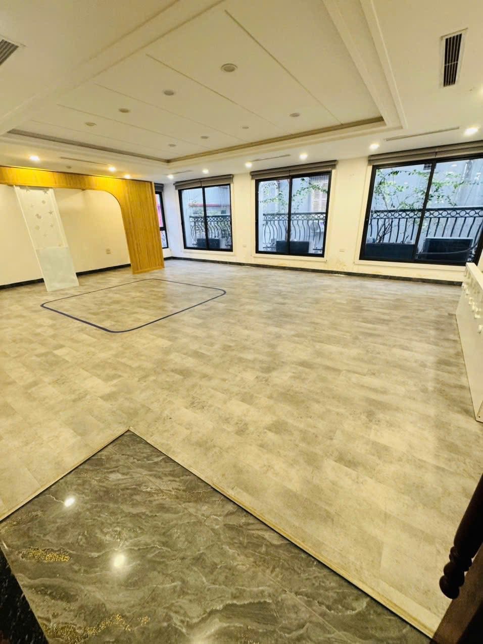 Siêu phẩm Giang Văn Minh 8 tầng có hầm, full công năng, ô tô tránh vỉa hè lõi thủ đô 103m2, chỉ 61 tỷ