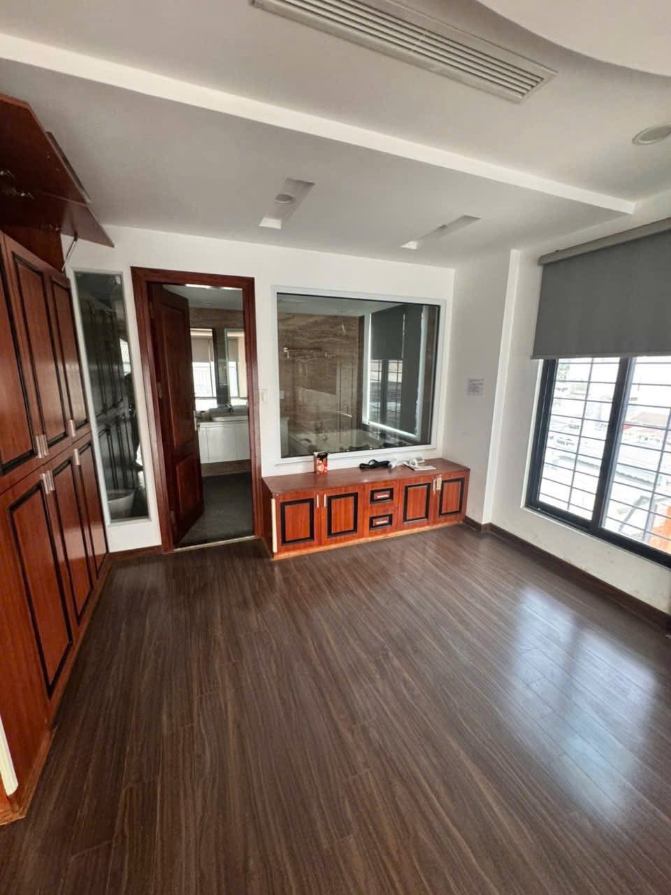 Siêu phẩm Giang Văn Minh 8 tầng có hầm, full công năng, ô tô tránh vỉa hè lõi thủ đô 103m2, chỉ 61 tỷ