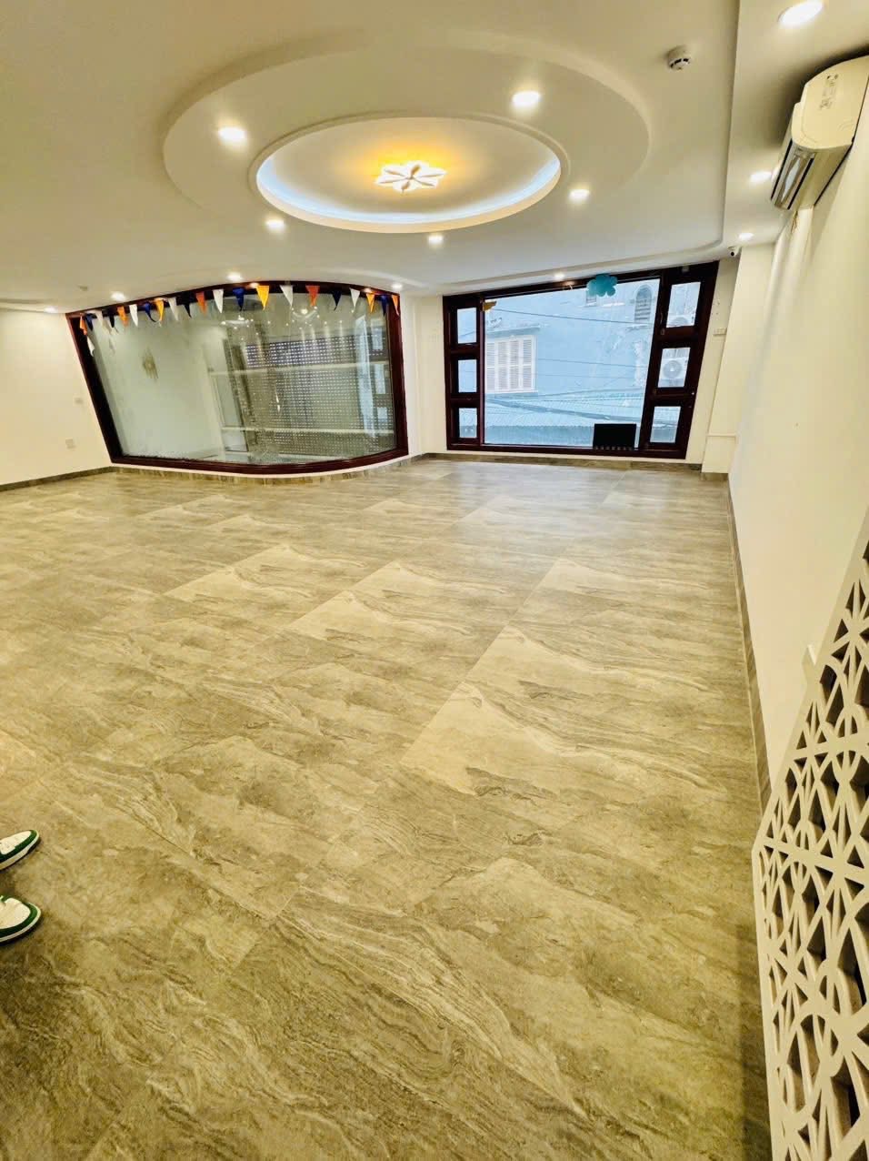 Siêu phẩm Giang Văn Minh 8 tầng có hầm, full công năng, ô tô tránh vỉa hè lõi thủ đô 103m2, chỉ 61 tỷ