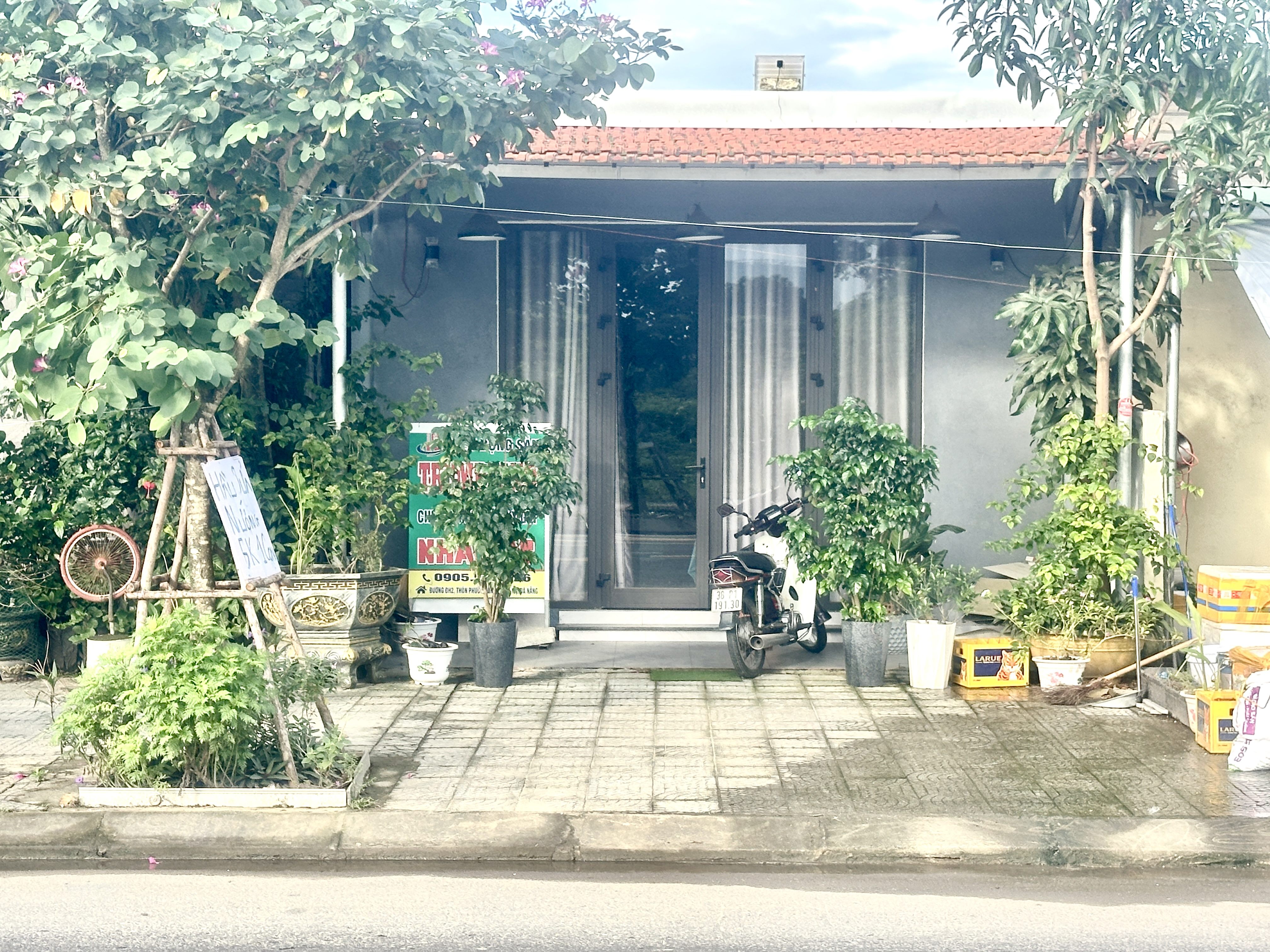 800 triệu - nhà giấy tờ 3 lá - mặt tiền đường 10,5m xã Bà Nà