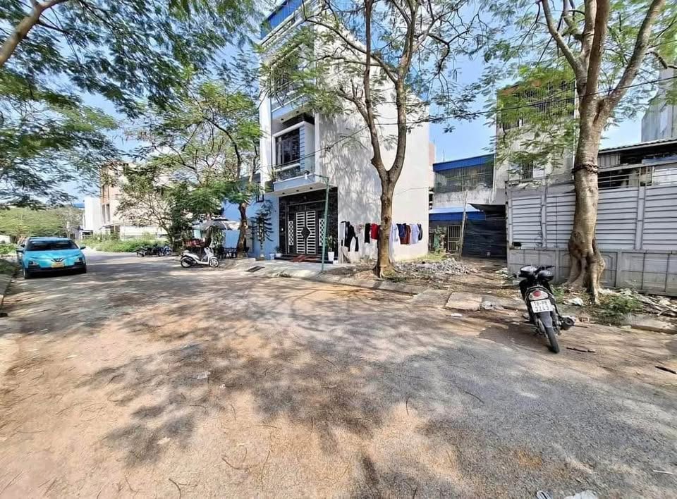 Chính chủ gửi bán mảnh đất phân lô khu tái định cư Trầm Cá, mặt đường Nguyễn Huy Tưởng, giá 2.4 tỷ