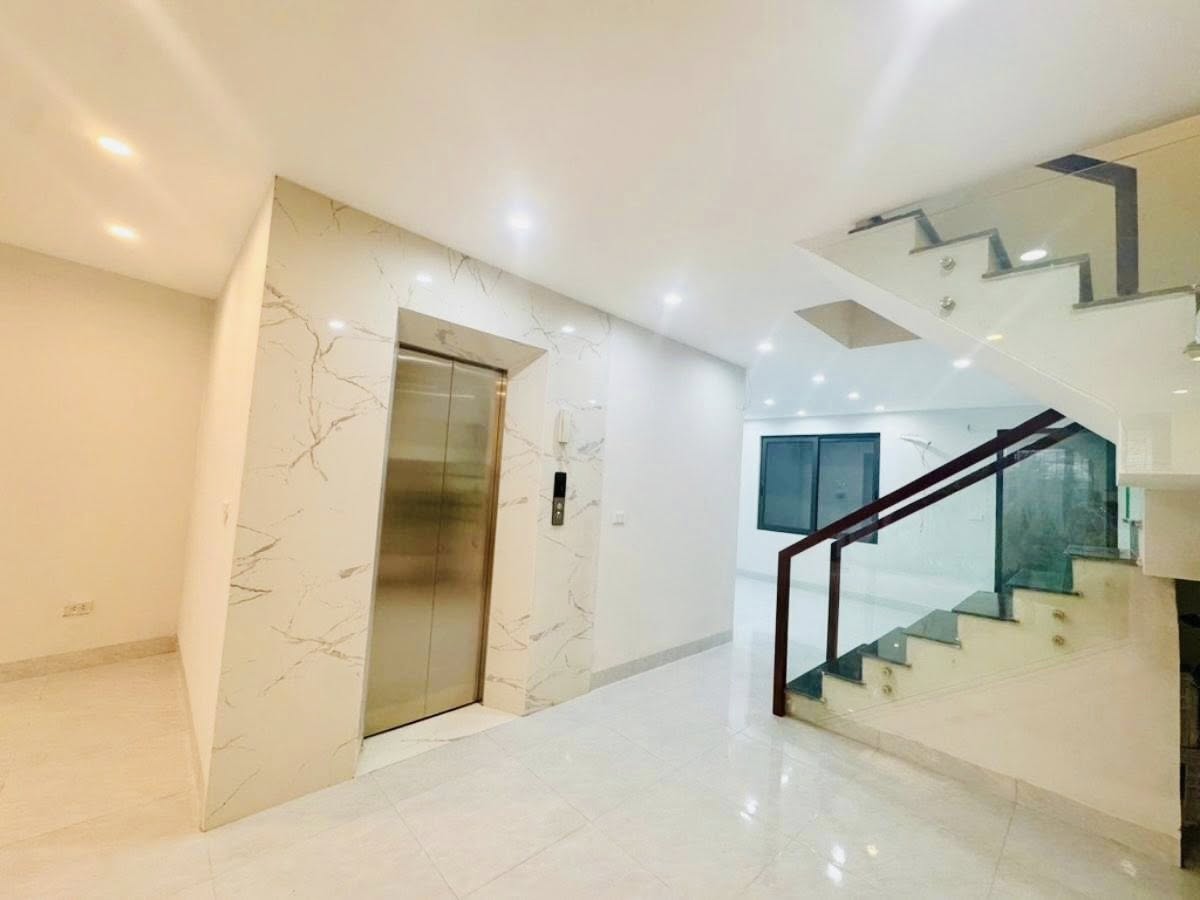 Bán nhà đường Tân Mai - Hoàng Mai - 90m2 - 5 tầng - thang máy