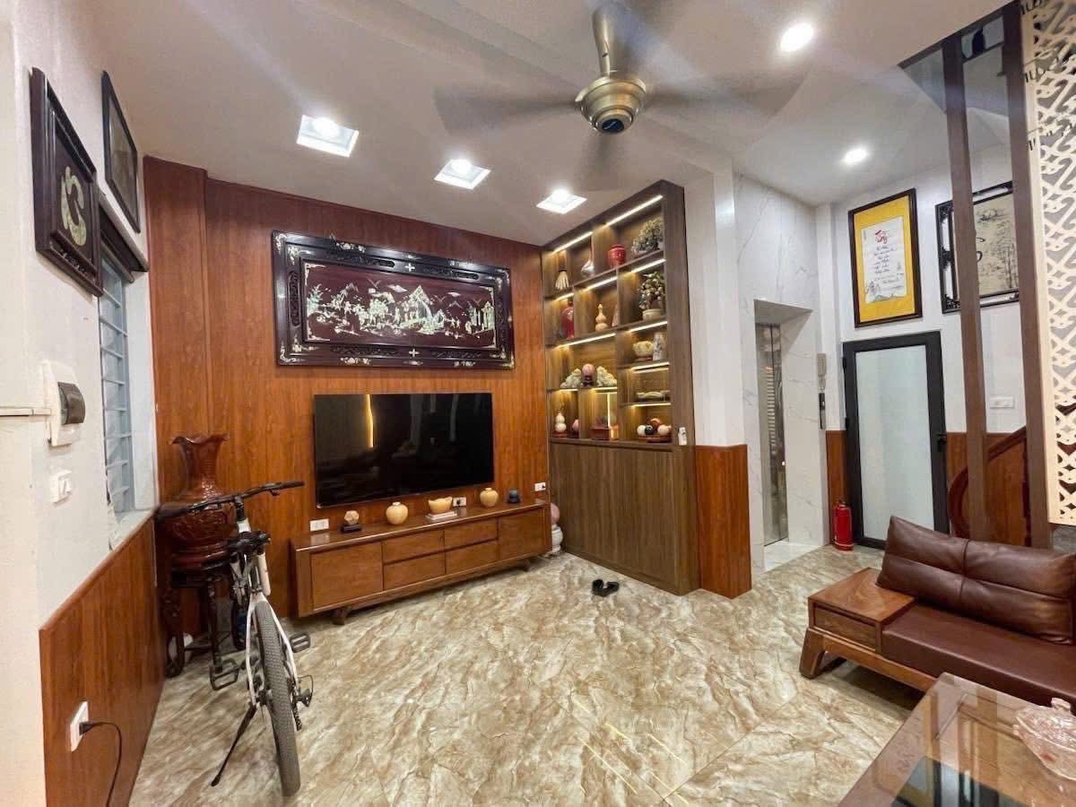 Bán nhà đường Hoàng Đạo Thành, Thanh Xuân, 6 tầng, thang máy