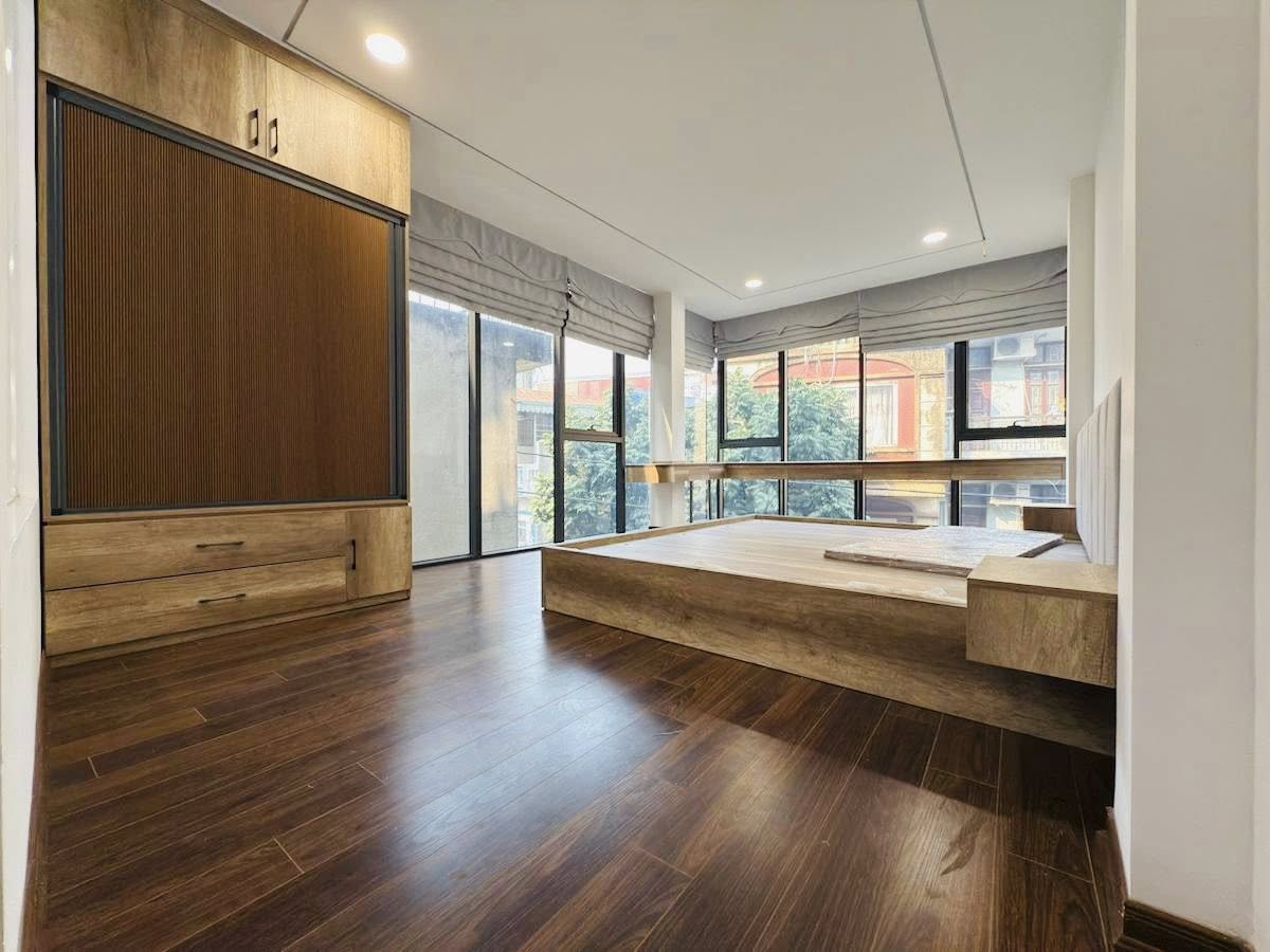 Bán nhà đường Thịnh Liệt, Hoàng Mai, 50m2 - 6 tầng, thang máy