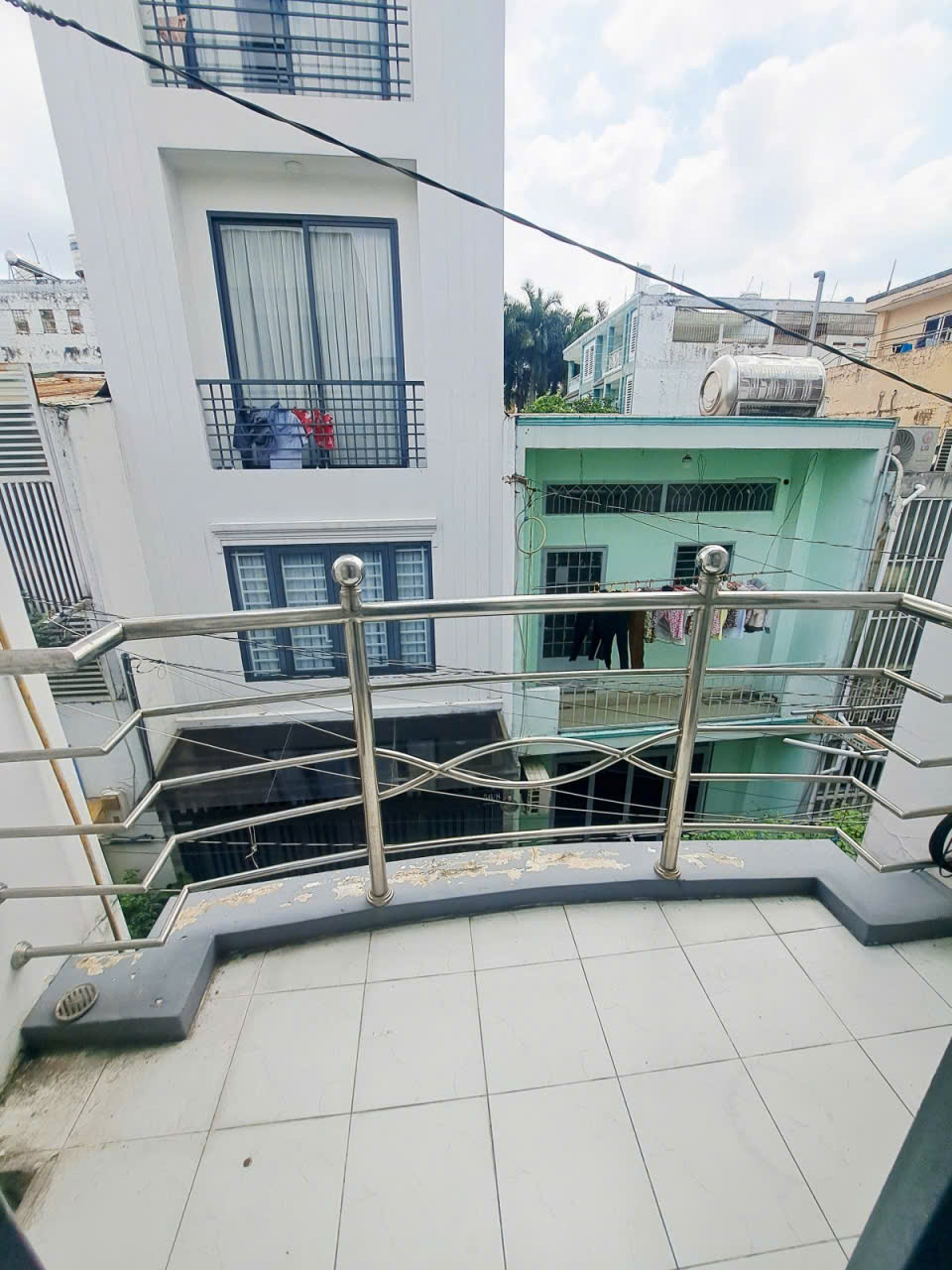 Nhà 3 tầng gần mặt tiền, sau Toyota Lê Trọng Tấn, giá 4.05 tỷ