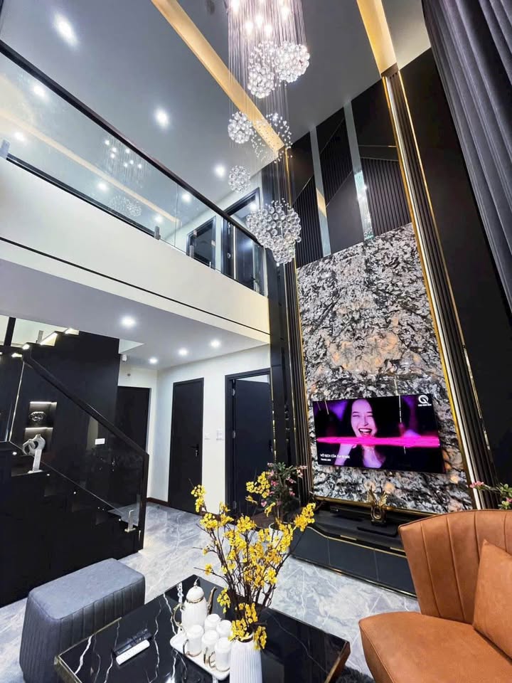 Chính chủ bán căn duplex 2 tầng 3 ngủ 96,5m2 chung cư Dragon Castle Bãi Cháy, Hạ Long - Ngay cạnh TTTM Aeon Mall Cái Lân