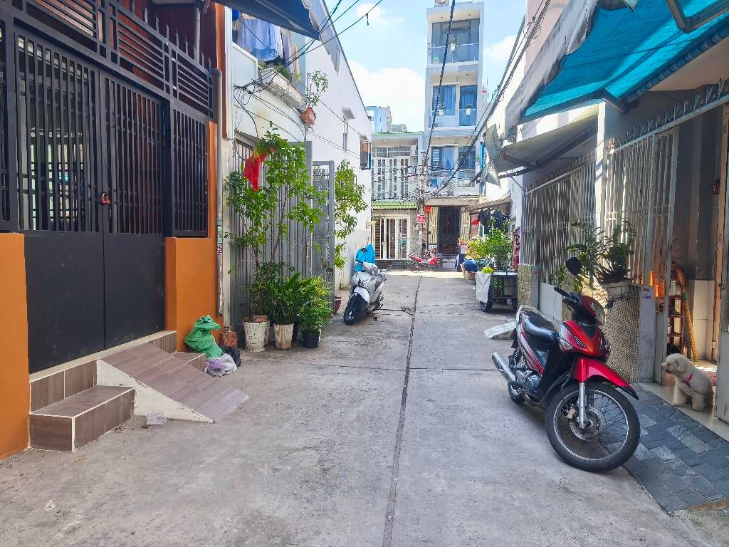 Nhà hẻm thông đường Bình Trị Đông, 62m2, 4m x 16m, 3 ngủ, chỉ 5,7 tỷ