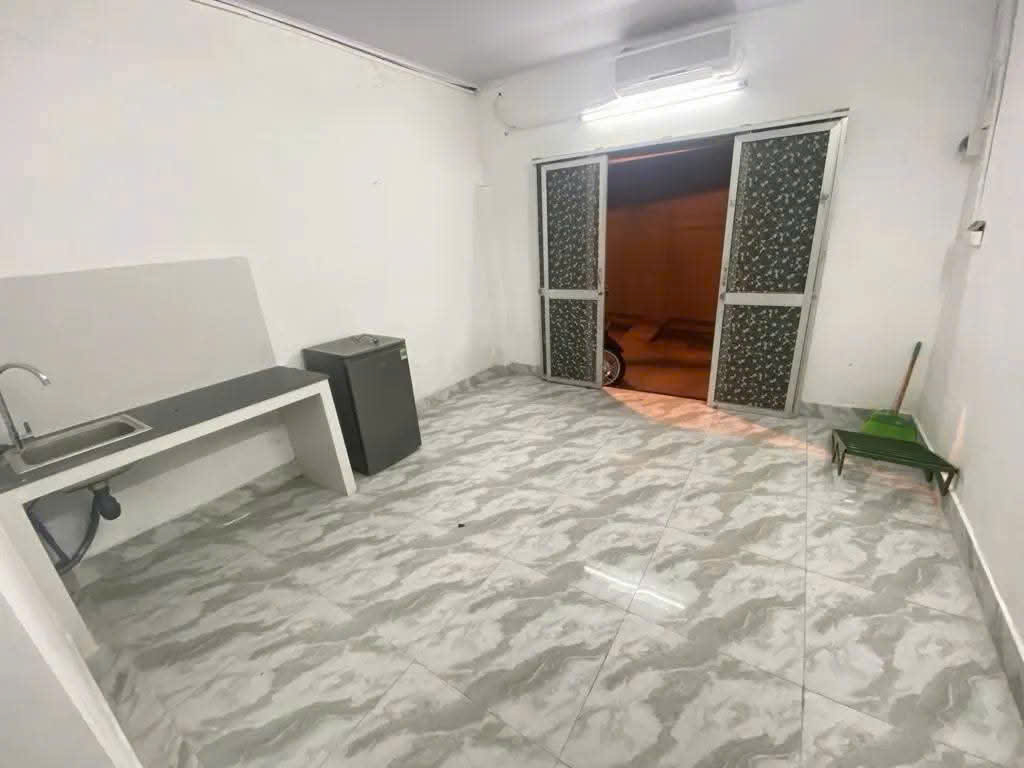 Cần bán gấp nhà ở phố Trương Định, quận Hoàng Mai, tặng nội thất treo tường